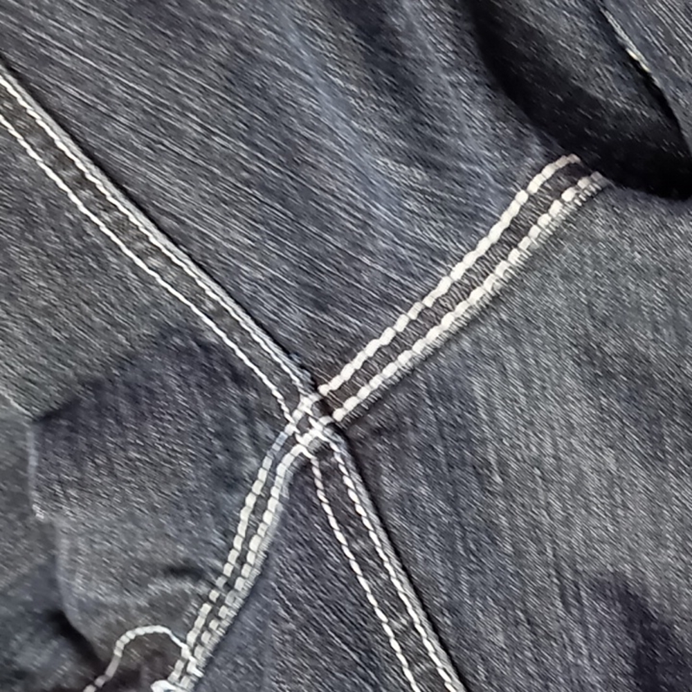 rue 21 Distressed Jean Capris 7/8 - Picture 12 of 16